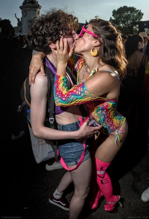 Kissing girls
